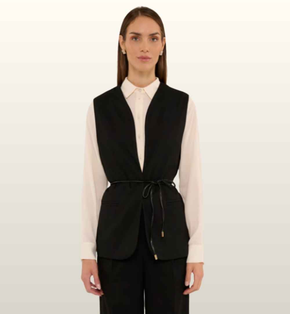 Lange Gilet met Ceintuur van Eco Leer en Luxe Stretchstof – Le Sarte Del Sole