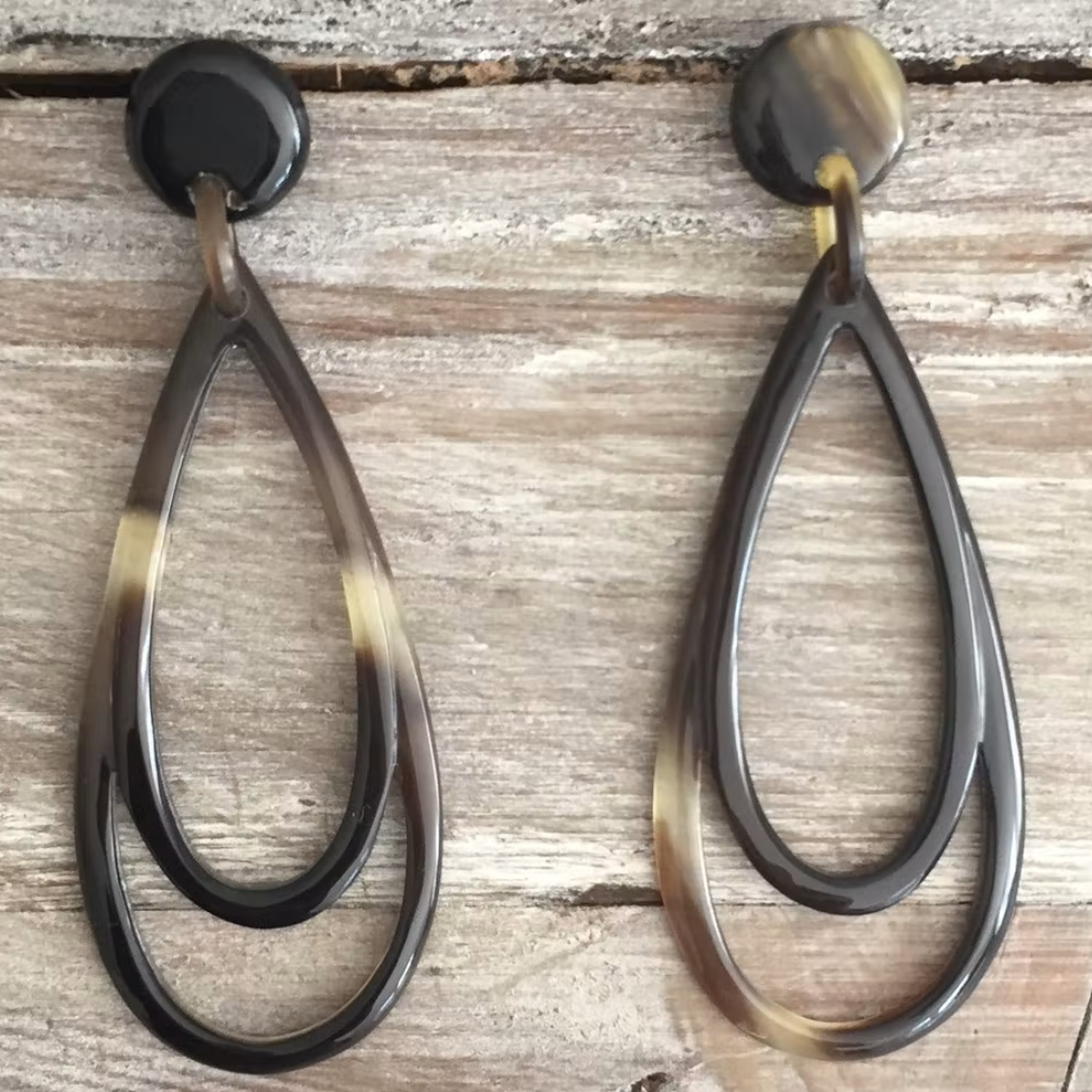 Handgemaakte oorbellen buffelhoorn Grote Druppel (Joyline-Creations). image 0