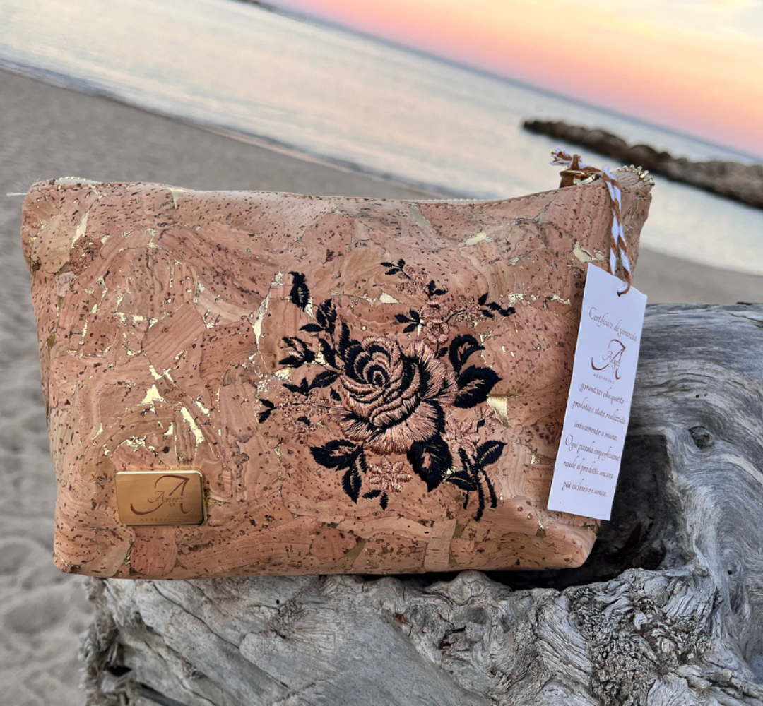 Handgemaakte kurk pochette – Uniek Italiaans design met vlinders, rozen en glinsterende details