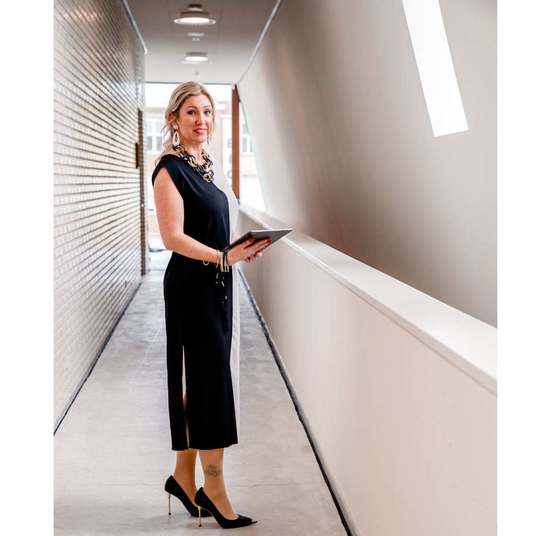 Jurk Jhenit Zwart-Wit – Chic voor werk & feest image 2