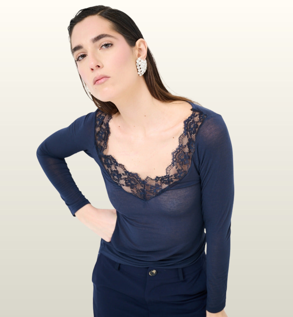 Semitransparante Basic Top met V-hals en Kant | Kikisix image 2