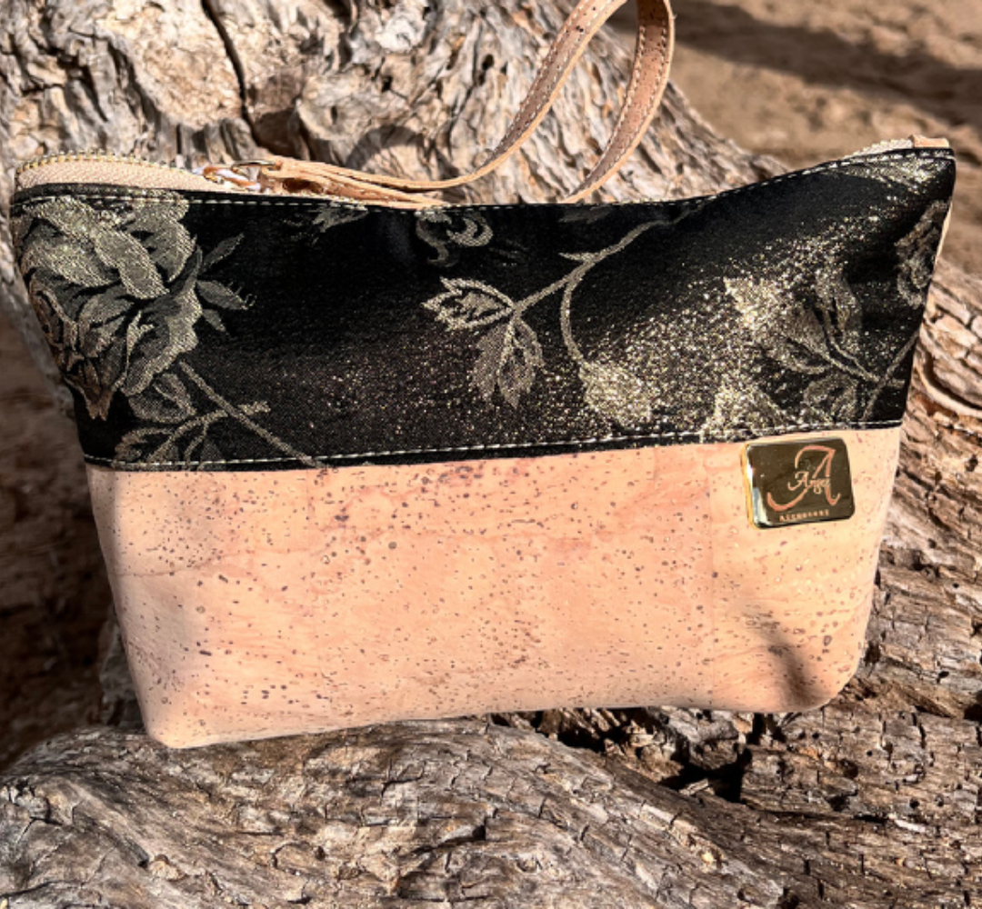 Handgemaakte kurk pochette – Uniek Italiaans design met vlinders, rozen en glinsterende details image 1