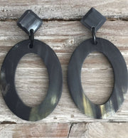 Buffelhoorn Statement Oorbellen Bruin Mat met Titanium Stekers | Joyline Creations