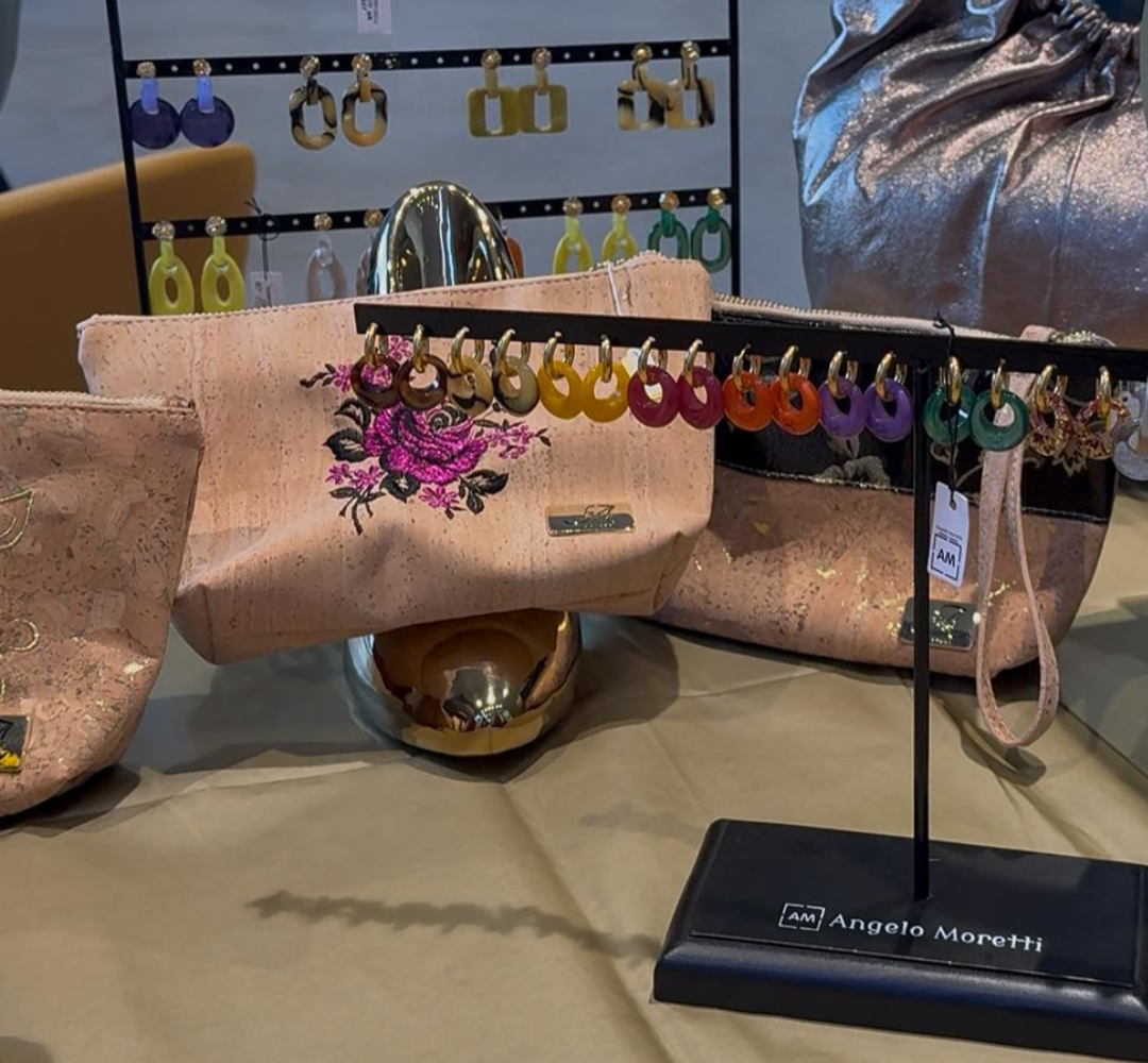 Handgemaakte kurk pochette – Uniek Italiaans design met vlinders, rozen en glinsterende details