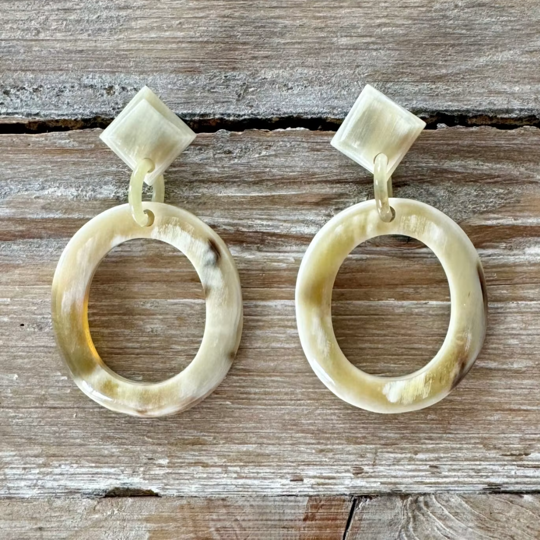Handgemaakte buffelhoorn oorbellen, ovaal (Joyline-Creations)