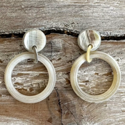 Geborstelde, handgemaakte buffelhoorn creooltjes (Joyline-Creations)