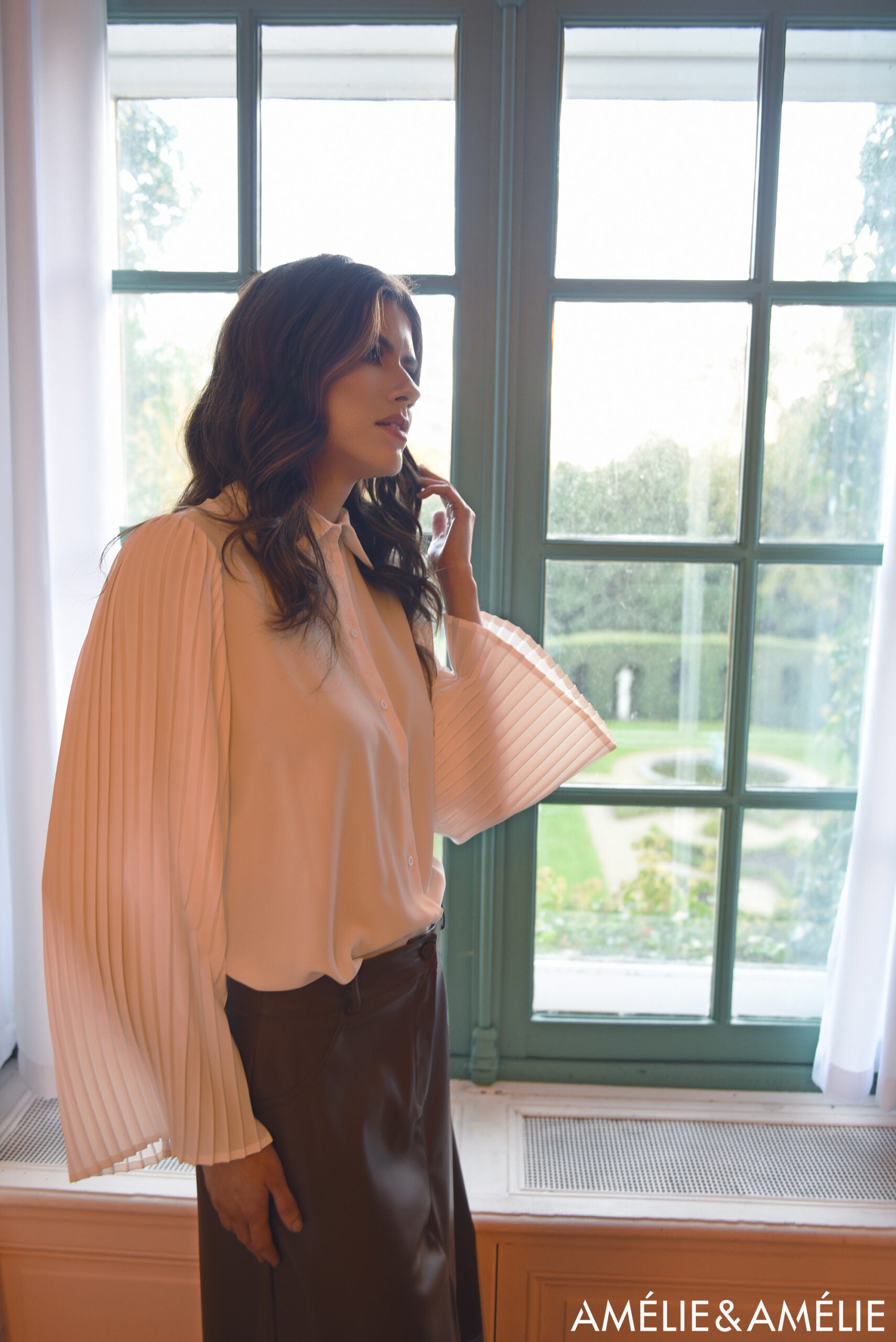 Nigella Off-White Elegante Blouse – Trendy Statement Top | Amélie Amélie image 2